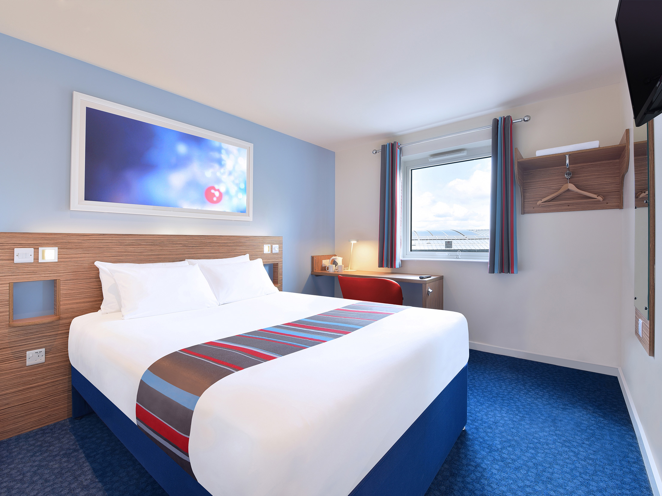 Editorial illustration for Hotel room and rate types explained: compare flexibility, extras and total stay value
